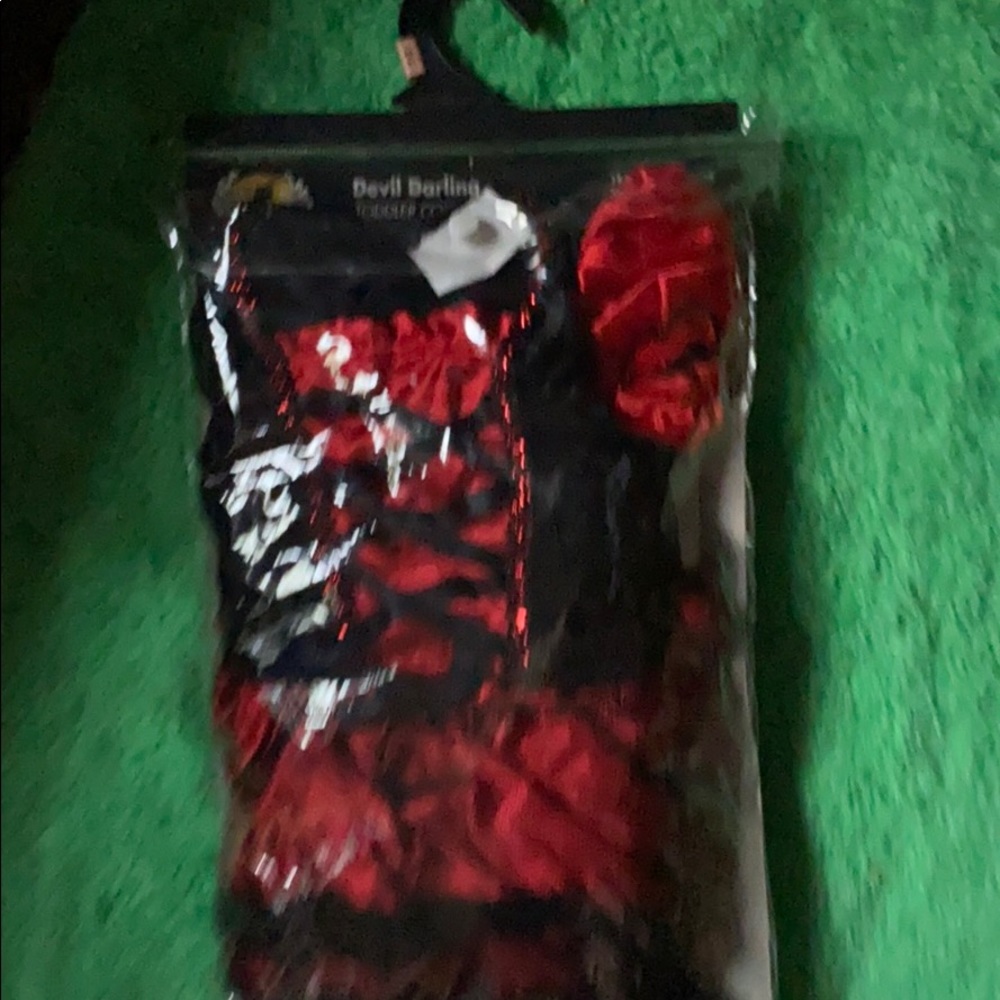 Devil Darling - Picture 3 of 3